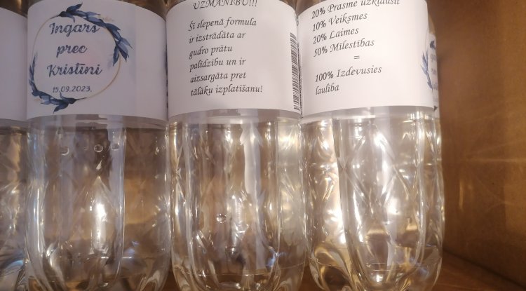 Kāzu ūdens pudeles